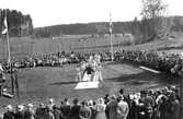 Gymnastikuppvisning på Vallby friluftsmuseum i Västerås.