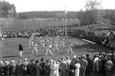 Gymnastikuppvisning på Vallby friluftsmuseum i Västerås.