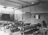 Jönköpings högre allmänna läroverk. Interiör från slöjdsalen med hyvelbänkar för träslöjd.