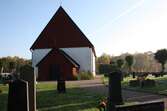 Mellby kyrka och kyrkogård, vy från nordost. Mellby socken, Eksjö kommun.