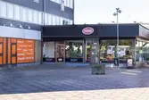 Affärsbyggnader vid det inre torget i Kållereds centrum den 6 oktober 2016. Från vänster ses Hagabäcksleden nr 7 samt nr 5 som inrymmer en Time-butik.