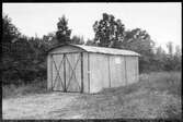 Vägstation B12, Järna. Förråds- eller garagebyggnad i Mölnbo.