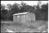 Vägstation B12, Järna. Förråds- eller garagebyggnad i Mölnbo.