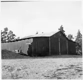 Vägstation D2, Kjula. Förrådsbyggnad.