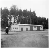 Vägstation Vmo E3, Boxholm. Förrådsbyggnad. Bensinpumpar (drivmedelspumpar).