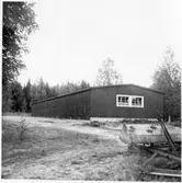 Vägstation G3, Vislanda: Garage- eller förrådsbyggnad. Del av vägsladd (till höger).