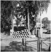 Vägstation G7, Ingelstad, filial Hovmantorp. Garagegården med diverse materielupplag. Lastbil med luttunna, cementrör.