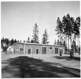 Vägstation H9, Nybro. Förrådsbyggnad, bensinpumpar (drivmedelspumpar).