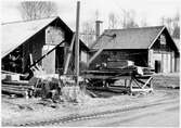 Vägstation S1, Kristinehamn. Förrådsbyggnad och garagebyggnad. Upplag av diverse material, 