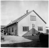 Vägstation T1, Pålsboda. Garage- och kontorsbyggnad (baksidan). Ingång från gaveln till kontoret.