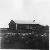 Vägstation BD13, Karesuando, filial Muodoslompolo. Garage- och förrådsbyggnad. Upplag av diverse materiel, 