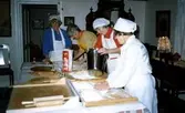 Brödbakning i Hembygdsgården Långåker 1:3, 1980-tal. Från vänster: Sibyl Berzins, okänd kvinna, Emy Johansson och Dagmar Svensson.