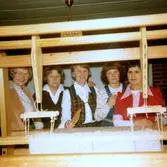 Hembygdskommittén, Kållereds Hembygdsgille 1980. Från vänster: 1. Ingegärd Benkel, 2. Gunhild Melin, 3. Emy Johansson, 4. Lena Lindgren och 5. Dagmar Svensson. Relativt motiv: A2925.