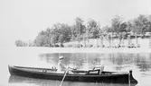 Lerums socken. Aspenäs herrgård, båt på Aspen, Hermine Henriques