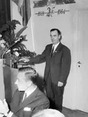 Stenmans verkstadsklubb tjugofem-årsjubileum 1939-1964 på Folkets Hus i Alingsås.

Sittande: Nyden, förman på verktygsavdelningen.
