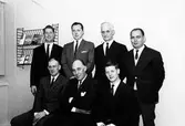 Stenmans verkstadsklubb tjugofem-årsjubileum 1939-1964 på Folkets Hus i Alingsås.

ASSA-Stenmans verkstadsklubbs styrelse:
Stående från vänster: Herbert Pettersson, Göran Holmberg, okänd, Rasmus Larsen.

Sittande från vänster: Bengt Kinnlund, Lindström, okänd