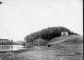 Kvarteret Häggen t.h. Ramnasjön med galgberget och fam. Paulsons nybyggda villa år 1891.