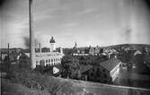 Vy från Krokshallsberget mot öster med kvarteret Guldfisken i förgrunden år 1925.