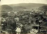 Vy från Krokshallsberget åt sydväst med Tekniska skolan t.v. på 1880-talet.