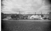 Marknadsplatsen västerut, Österlånggatan i förgrunden och kvarteret Uvleanus i mellan planet. Borås Tryckeri och Kartongfabrik t.v. år 1927. Cirkus Franconi i förgrunden.