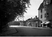 Åsbogatan från öster med kvarteret Tisbe i mellanplanet år 1929.