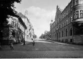 Åsbogatan med Borås Sparbank t.h.år 1920.