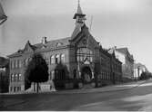 Kvarngatan mot öster med Immanuelskyrkan i kvarteret Svalan år 1930.