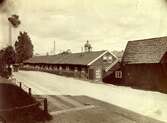 Sven Eriksonsgatan mot norr med gamla Försörjningshemmet (Fattighuset) t.h. år 1914.