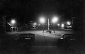 Stora Torget i nattljus mot väster med Obelisken år 1925.