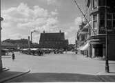 Stora Torget med torghandel från Torggatan med kvarteret Midas t.h. år 1925.