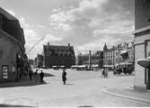 Stora Torget med torghandel från Stora-Brogatan mot väster år 1925.