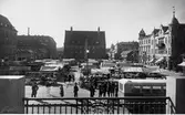 Stora Torget med torghandel från Rådhustrappan mot väst år 1931.