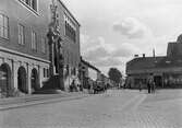 Stora Torget med Rådhuset i kvarteret Justitia t.v. år 1922.