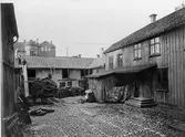 Gårdsintriör från Stora Brogatan 9 i kvarteret Mars (Ingbergska gården) taget 7 /11 år 1918.