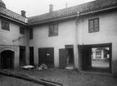 Gårdsinteriör från södra hörnet i kvarteret Nessus vid Lilla Brogatan år 1929.