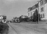 Fjärde Villagatan norrut med kvarteret Lärkan t.v. år 1924.