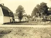 Egna hem på Salängen år 1917. Hus på Vedensgatan med baksidan mot Hubertusparken och Hubertusgatan.