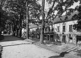 Österlånggatan mot norr mellan Carolikyrkan och kvarteret Charon år 1925.