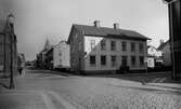 Södra Kyrkogatan österut från Sturegatan med kvarteret Korsnäbben t.v. år 1928.