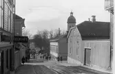 Södra Kyrkogatan västerut med kvarteret Heimdal t.h. år 1929.