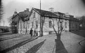 Allégatan norrut vid Tryckerigatan t.h. med Kvarteret Balder år 1927. Björnvalls hus. Huset med tornet ägdes av fotograf Hilda Kuylenstierna.