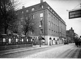 Österlånggatan mot söder med kvarteret Bifrost i mellamplanet år 1929.
Grand Hotell, kvartret Apollo.