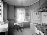 Bankdirektör Hedenlunds villa vid Annelund, interiör kök med två vedspisar.