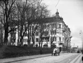 Byggmästare Oscar Ohlssons bygge i kv. Kastor i korsningen Österlånggatan och Skolgatan. Känt för boråsarna som von Ahns hus.