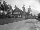 Villabebyggelse i Sprakarns skog.
Fabrikör Arvid Sprakarn ägde nuvarande Annelundsparken (Sprakarns skog). Huset på bilden har adress 4:e Villagatan 35.