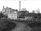 Viskabergs fabriker (Stadsparksbadet 2009). Bilden tagen från Bryggarparken.