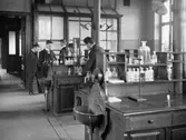 Tekniska skolan, kemilaboratoriet.
