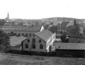 Bergengrens fabrik, vy från Krokshallsberget. Huset med tornet är den gamla brandstationen.