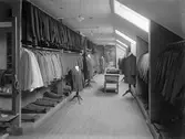 AB Br Andersson, butiksinteriör, kostymer.