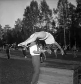 Spänst folk i farten vid Hästhagen. 
10 juli 1959.